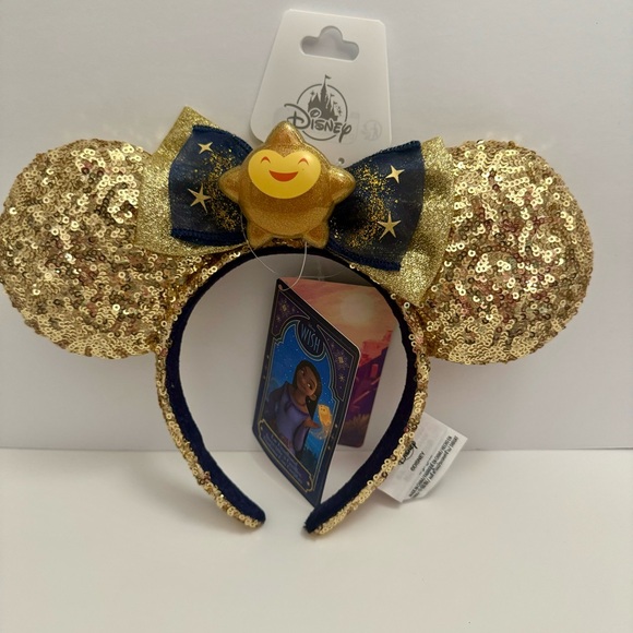 NWT. Disney Ear Headband - Minnie Mouse - Wish.
Wish sequined ear headband. - Picture 2 of 11